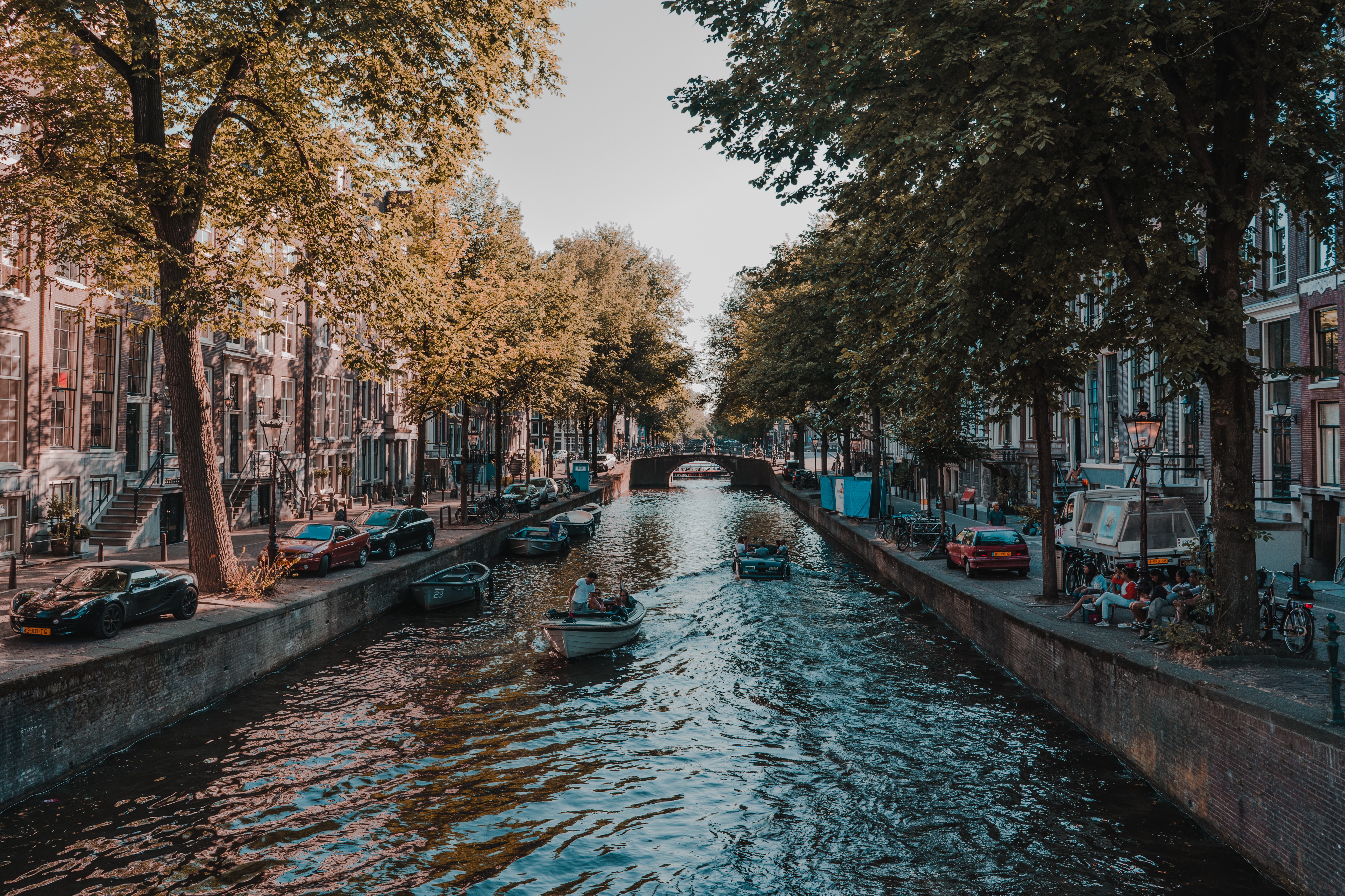 A picture of the Amsterdam canals.